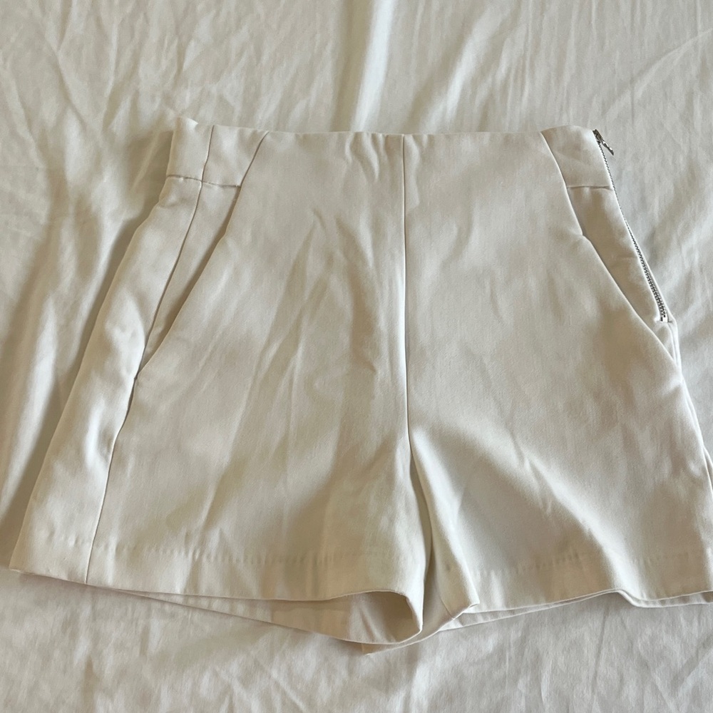 Zara High-Rise White Tailored Shorts with Side Zip Detail